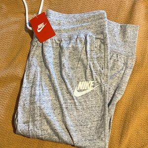 NWT nike capri joggers